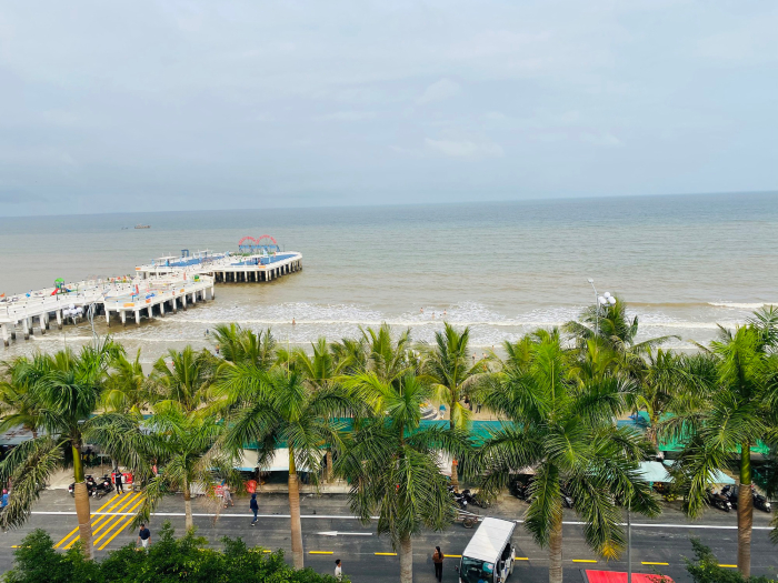 Nên đi biển Hải Tiến tự túc hay đi theo tour